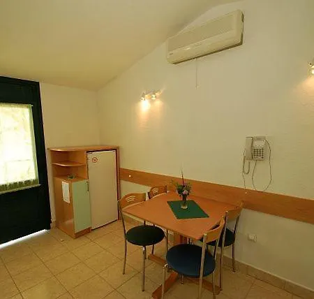 Marijana 1 Bedroom 4-5p
