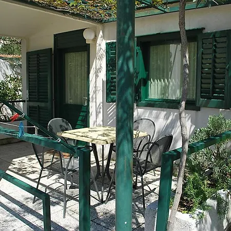 Marijana 1 Bedroom 4-5p